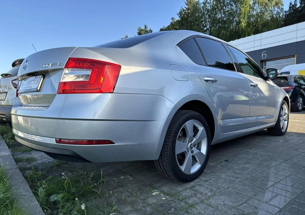 Skoda Octavia cena 54900 przebieg: 147270, rok produkcji 2017 z Gdynia małe 277